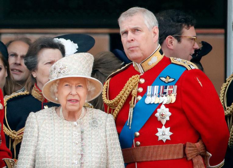 Il Principe Andrea e la Regina Elisabetta - Oggi24.it