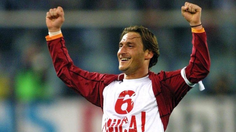 Vecchio scatto di Totti - Oggi24.it