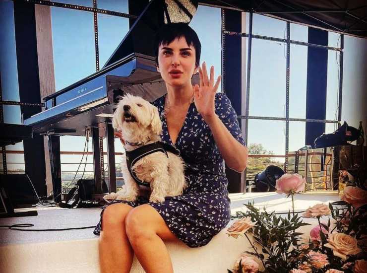 Arisa ama soltanto i suoi cani - Oggi24.it