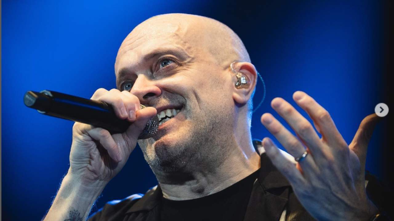 Max Pezzali e la rivelazione tragica sulla moglie - oggi24.it credit Instagram