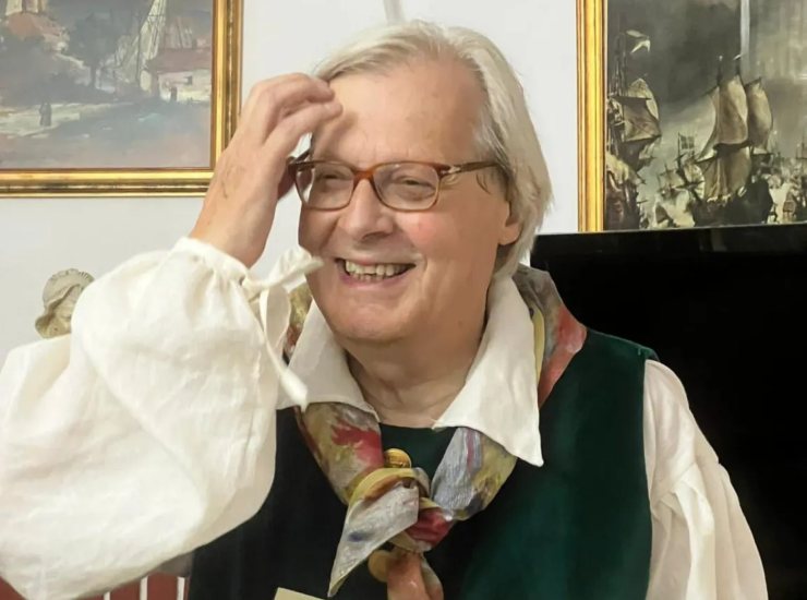 Vittorio Sgarbi si prepara al Gonfalone in abito da bandito - oggi24.it