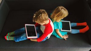 Il tablet viene utilizzato nelle scuole per l'apprendimento - oggi24.it